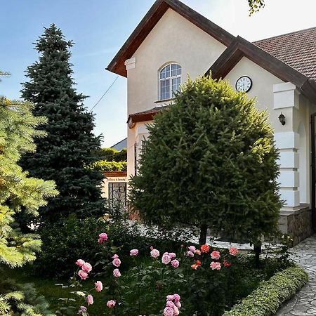 ホテルAstoria Garden ビシュケク エクステリア 写真