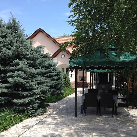 ホテルAstoria Garden ビシュケク エクステリア 写真