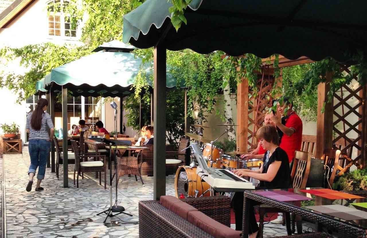 ホテルAstoria Garden ビシュケク エクステリア 写真